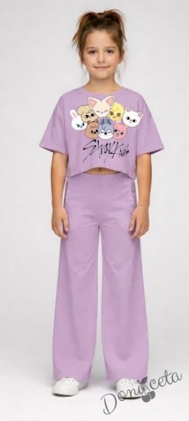 Интересен комплект за момиче от блузка с къс ръкав в лилаво с герои и панталон с широки крачоли