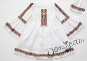 Комплект от детска етно рокля Ели тип носия с ръкав до лакътя в бяло с шевица с фолклорни мотиви , чорапки и диадема