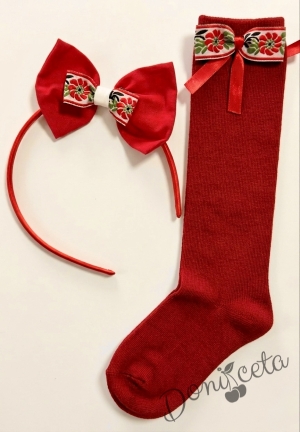 Комплект от детска етно рокля тип носия с ръкав до лакътя в червено с шевица с фолклорни мотиви , чорапки и диадема 