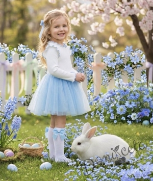 Детска ежедневна рокля с дълъг ръкав в бяло и светлосиньо с къдрички с кант в светлосиньо на рамената Оливия