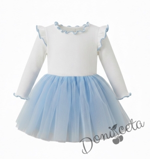 Детска ежедневна рокля с дълъг ръкав в бяло и светлосиньо с къдрички с кант в светлосиньо на рамената Оливия