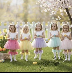 Детска ежедневна рокля Оливия без ръкав в бяло и жълто с къдрички с кант в жълто на рамената 