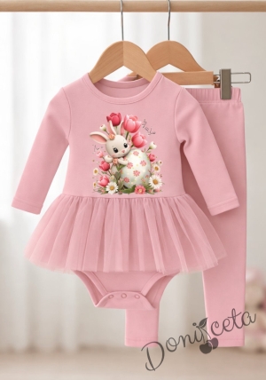 Бебешки комплект от две части от боди-рокля с дълъг ръкав и рипсен клин в нежно розово с великденско зайче