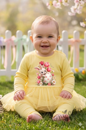 Бебешки комплект от две части от боди-рокля с дълъг ръкав и рипсен клин в жълто с великденско зайче