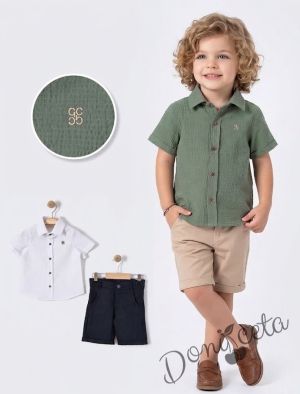 Летен комплект за бебе момче от 2 части - риза в масленозелен цвят с копчета и бежови къси панталони