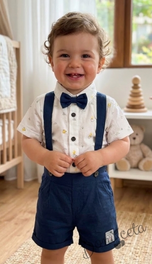 Комплект за момче от 3 части - риза в бяло с орнаменти с къс ръкав, къси панталони тип гащеризон и папийонка в  тъмносин цвят