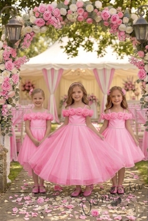 Къса официална детска рокля Вяра с деколте декорирано с обемни 3D рози в розово