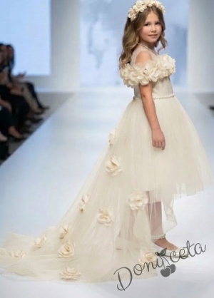 Официална детска рокля с шлейф с тюл и цветя в eкрю