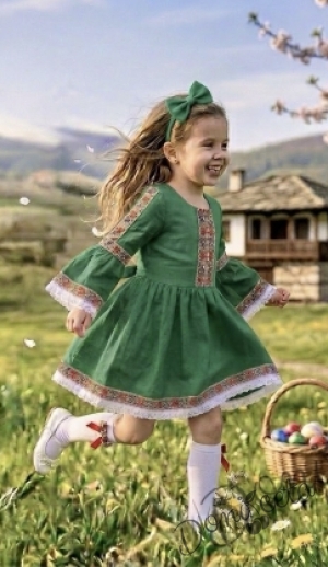 Детска етно рокля Ели в зелено тип носия с ръкав до лакътя с шевица и фолклорни мотиви 