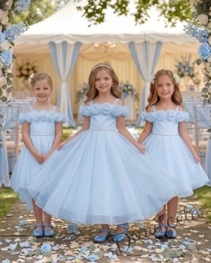 Дълга официална детска рокля Вяра с деколте декорирано с обемни 3D рози в светлосиньо