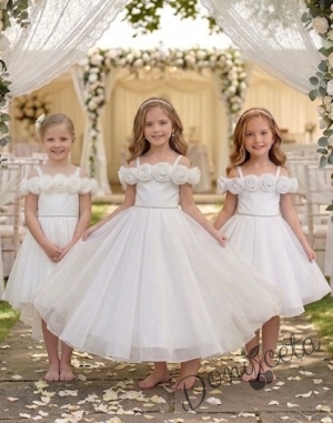 Дълга официална детска рокля Вяра с деколте декорирано с обемни 3D рози в бяло