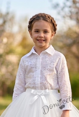 Детска бяла риза за момиче с дълъг ръкав с бродерии