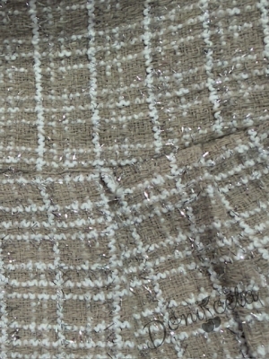 Комплект от 4 части- сако,  пола в бежово със сребриста нишка, потник в бяло и барета