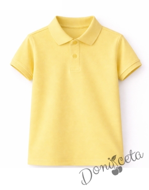 Комплект за момче от 2 части тениска с яка в жълто и бял панталон, подходящ и за ученическа униформа 