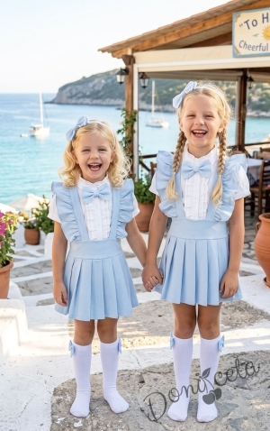 Комплект за момиче от 5 части- сукман Гери в светлосиньо с плисирана пола, риза в бяло с къс ръкав и къдрички с панделка, чорапки и диадема