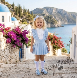 Комплект за момиче от 4 части- сукман трико Гери в светлосиньо с плисирана пола, риза в бяло с къс ръкав и къдрички , чорапки и диадема в  розово