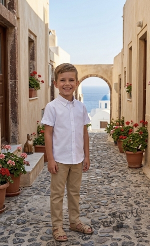 Летен комплект за момче от риза с къс ръкав в бяло и дълъг панталон в бежово