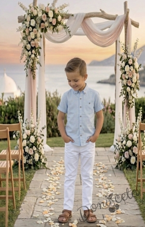 Летен комплект за момче от риза с къс ръкав в светлосиньо и дълъг панталон в бяло