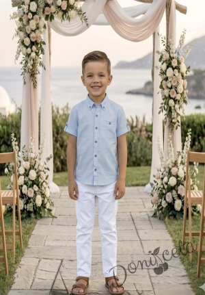 Летен комплект за момче от риза с къс ръкав в светлосиньо и дълъг панталон в бяло