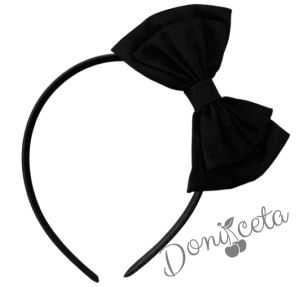 Комплект за момиче от 5 части в черно-сукман плисе Гери, риза с дълъг ръкав с панделка, чорапки с панделка в черно и диадема с панделка 3