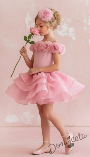 Къса елегантна детска рокля в нежно розово с рози и пищна многопластова пола Розалия