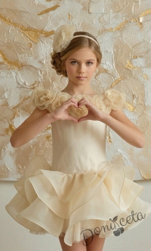 Къса елегантна детска рокля в екрю с рози и пищна многопластова пола Розалия