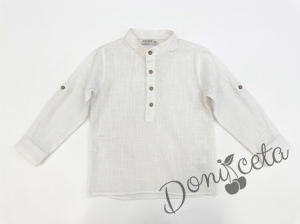 Детска риза с дълъг ръкав за момче в бяло без яка с бежови копчета