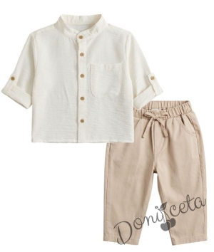 Комплект за момче от риза без яка с дълъг ръкав в бяло и панталон с връзки в бежово