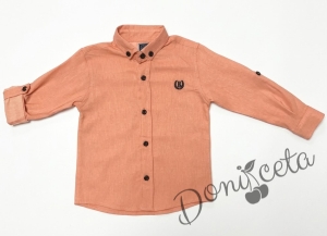 Комплект от детска риза с дълъг ръкав за момче в прасковено и бял панталон