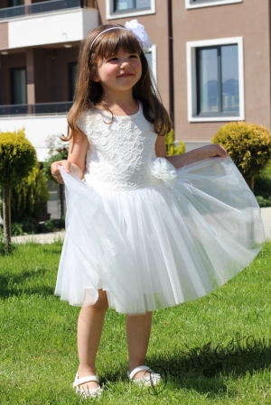 Детска официална рокля Крис от дантела и тюл в бяло от колекция Снежина