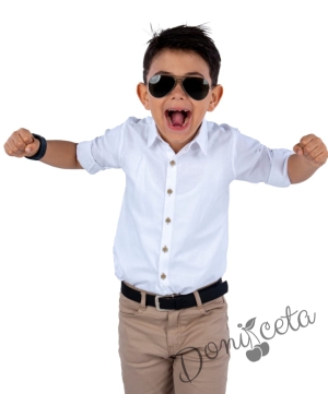 Детски комплект от риза с дълъг ръкав в бяло и дълъг панталон в бежово с колан в черно 4