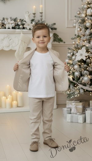 Спортно-елегантен комплект за момче от 3 части-тениска с къс ръкав в бяло, сако в бежово и панталон в бежово Бежина