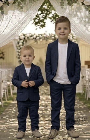 Спортно-елегантен комплект за момче от 3 части-тениска с къс ръкав в бяло със сако в тъмносиньо и панталон в  тъмносиньо