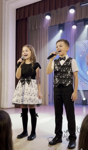 Комплект от 3 части- панталон в черно, риза в бяло с къс ръкав  и елек в черно с папийонка с ноти