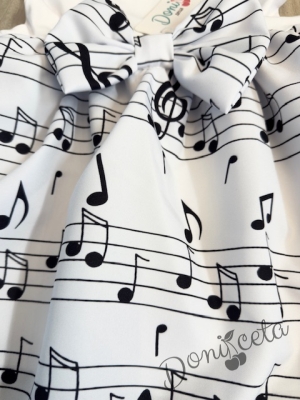 Детска рокля с дълъг ръкав в бяло с черни ноти в горната част и тюл в долната част