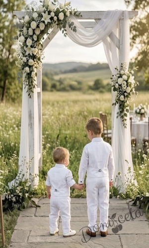 Официален костюм за момче с елек в бяло с едноредово закопчаване, риза в бяло, панталон в бял цвят и папийонка