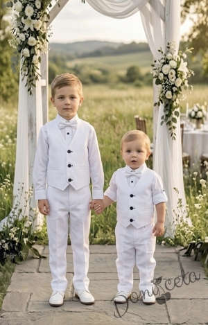 Официален костюм за момче с елек в бяло с едноредово закопчаване, риза в бяло, панталон в бял цвят и папийонка