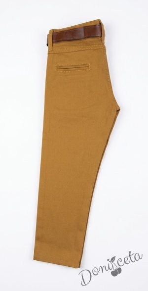 Спортно-елегантен панталон за момче със скрит джоб в горчица
