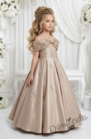 Дълга официална детска рокля с паднали рамене и обемна пола в златисто