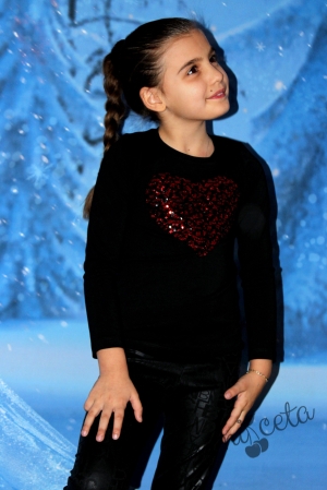Детска блуза с дълъг ръкав в черно със сърце от пайети в червено