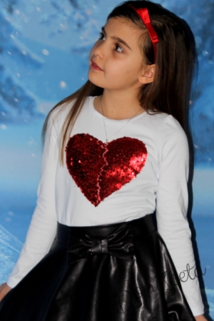 Детска блуза с дълъг ръкав и със сърце от пайети в червено