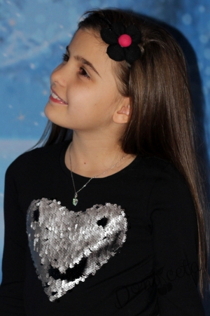 Детска блуза с дълъг ръкав в черно със сърце от пайети в сребристо