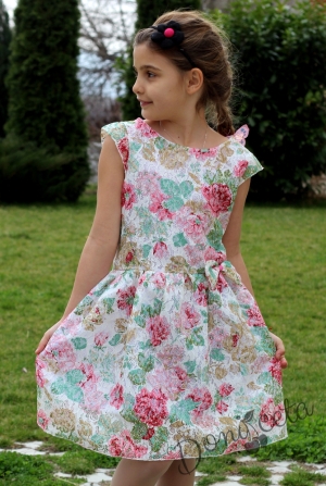 Детска рокля с дълъг ръкав в рисувана дантела