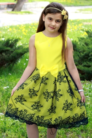 Официална детска рокля Слънце в жълто с дантела 