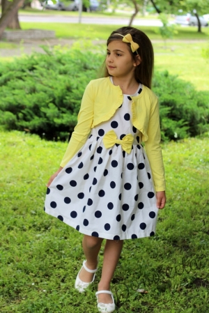 Лятна детска рокля с на точки с болера в жълто