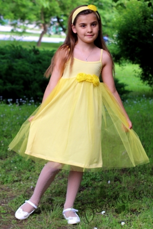 Лятна детска рокля в жълто с тюл и с тънки презрамки 1