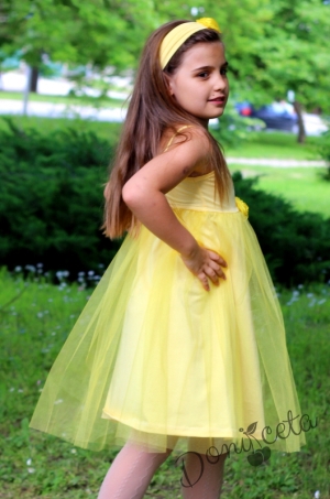 Лятна детска рокля в жълто с тюл и с тънки презрамки