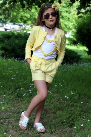 Детски къси панталони в жълто за момиче