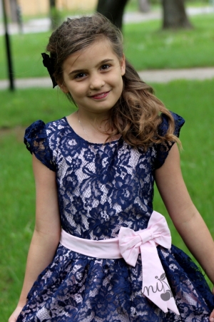 Официална детска рокля в тъмносиньо с дантела 