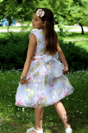 Официална детска рокля в бяло с цветя 